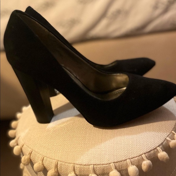Soft pointed thick heeled pumps. Size: 8US - Picture 3 of 4